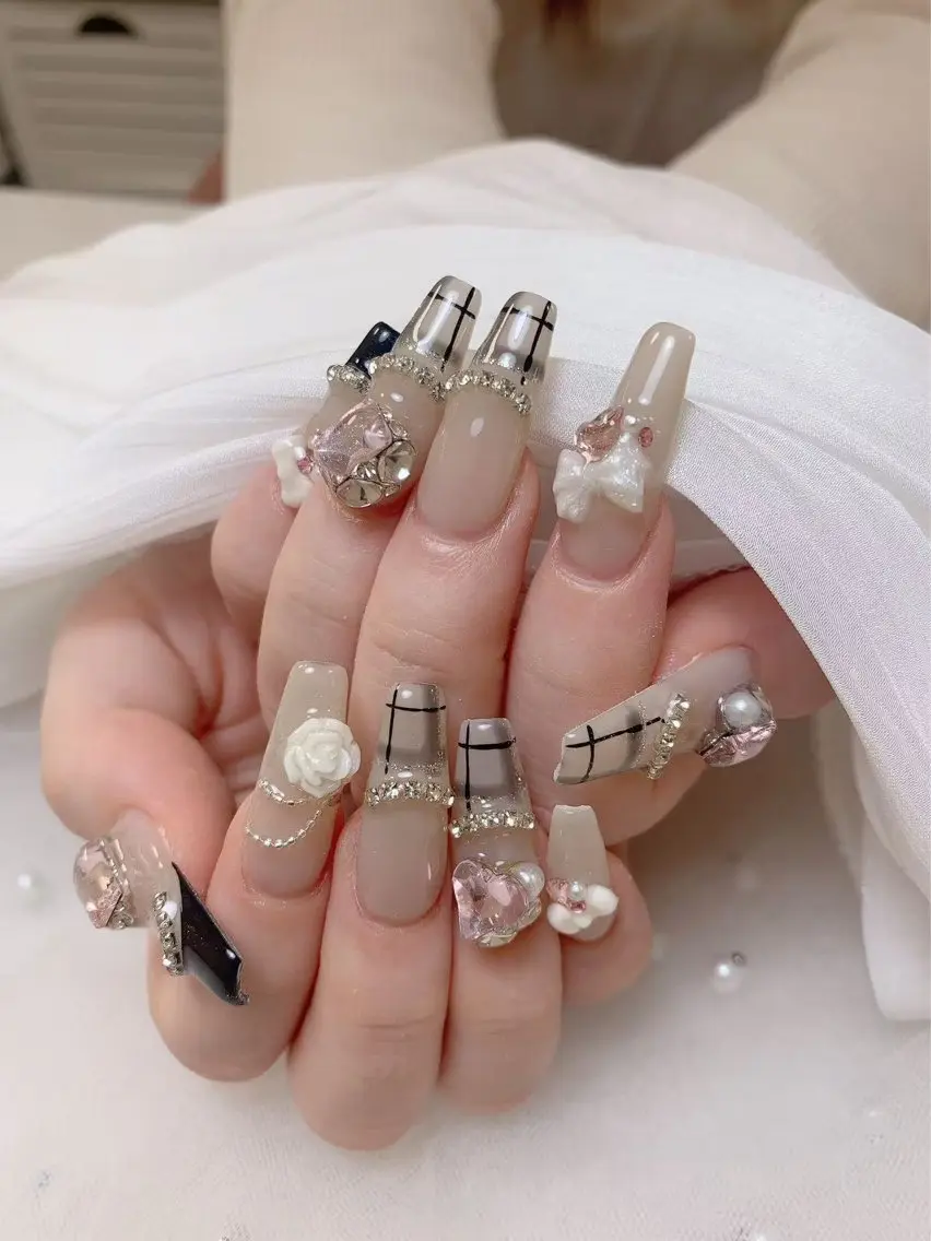 ネイル 長さ出し ワンホンネイル Amina nail salonのネイルデザイン