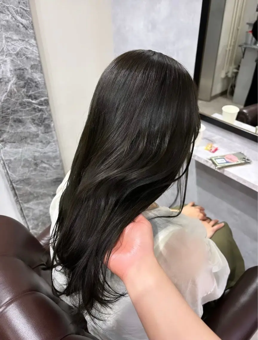 【既にブリーチ履歴のある方のみ】話題のブリーチで落とせる黒🖤➕最新トリートメント＆クイックヘッドスパサービス✨の写真