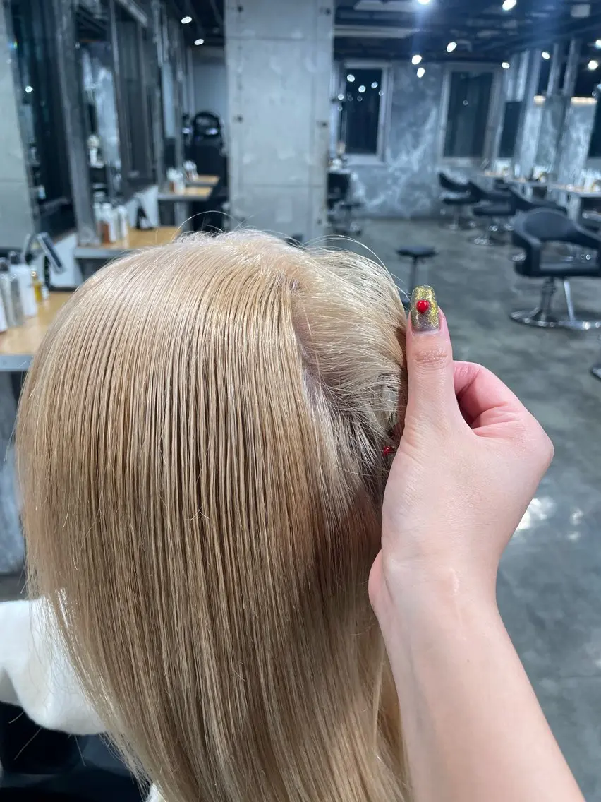 セミロング カラー ヘアカラー ハイトーン 横浜💞ミオのヘアスタイル