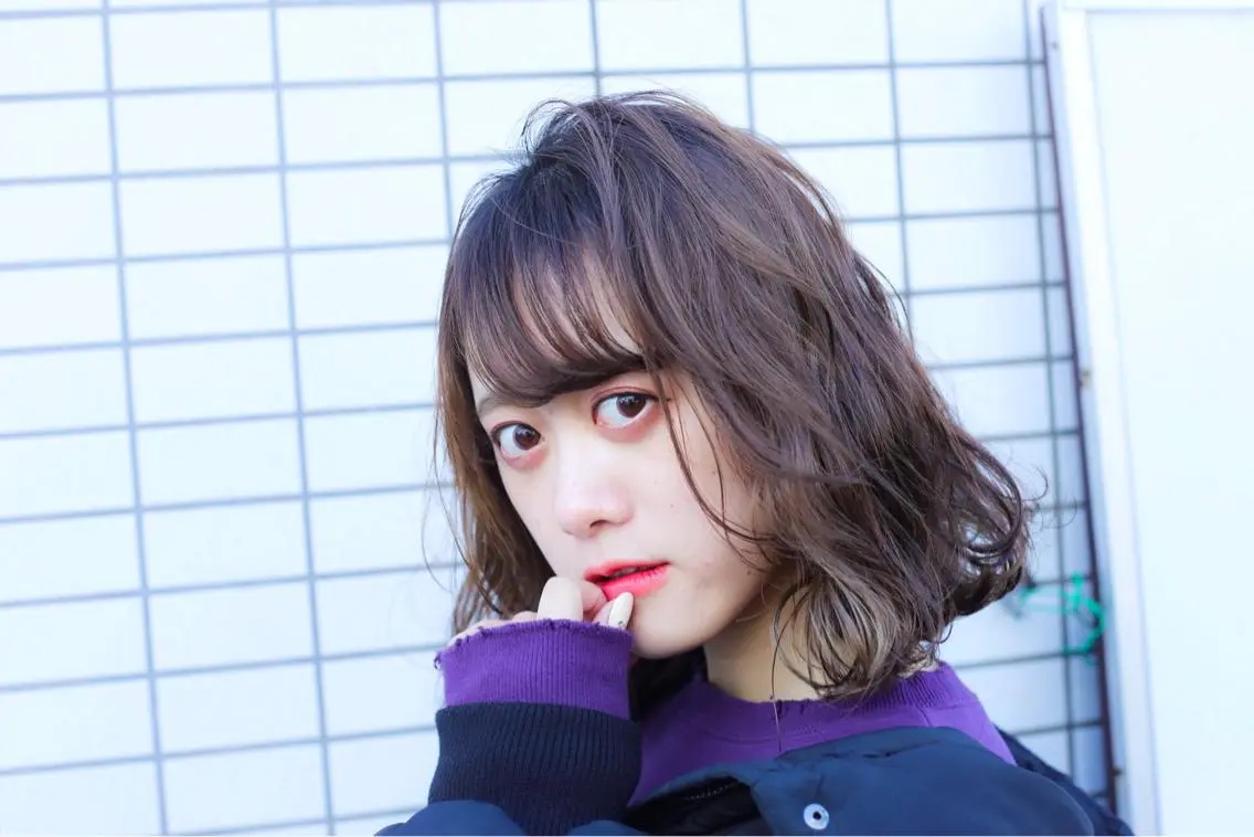 ミディアム カラー アッシュ 透明感カラー ミルクティーアッシュ カット ヘアカラー トリートメント TAI透明カラー 柔らかい縮毛矯正のヘアスタイル