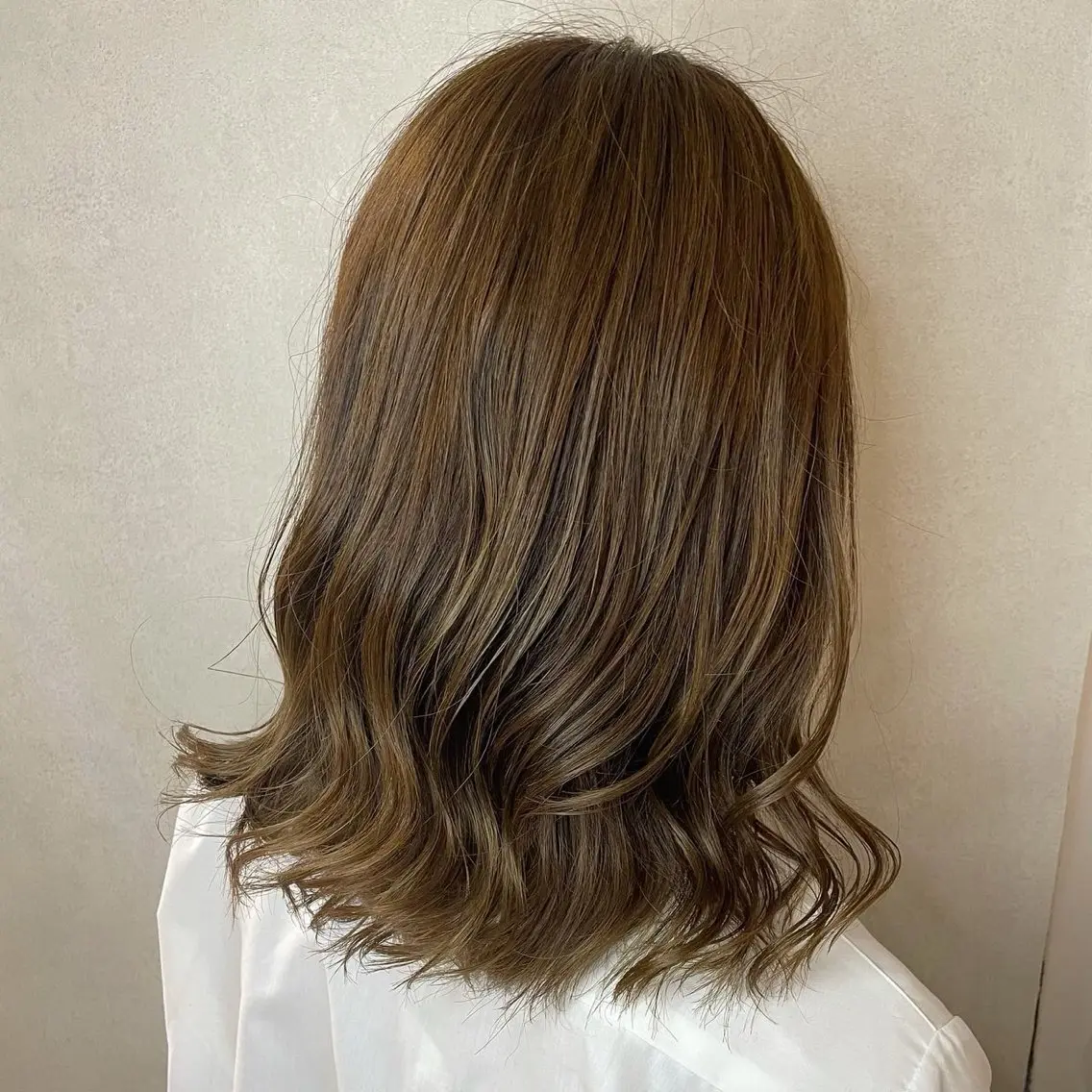 カラー 🎀モモ🎀　上品 白髪ぼかしハイライトのヘアスタイル
