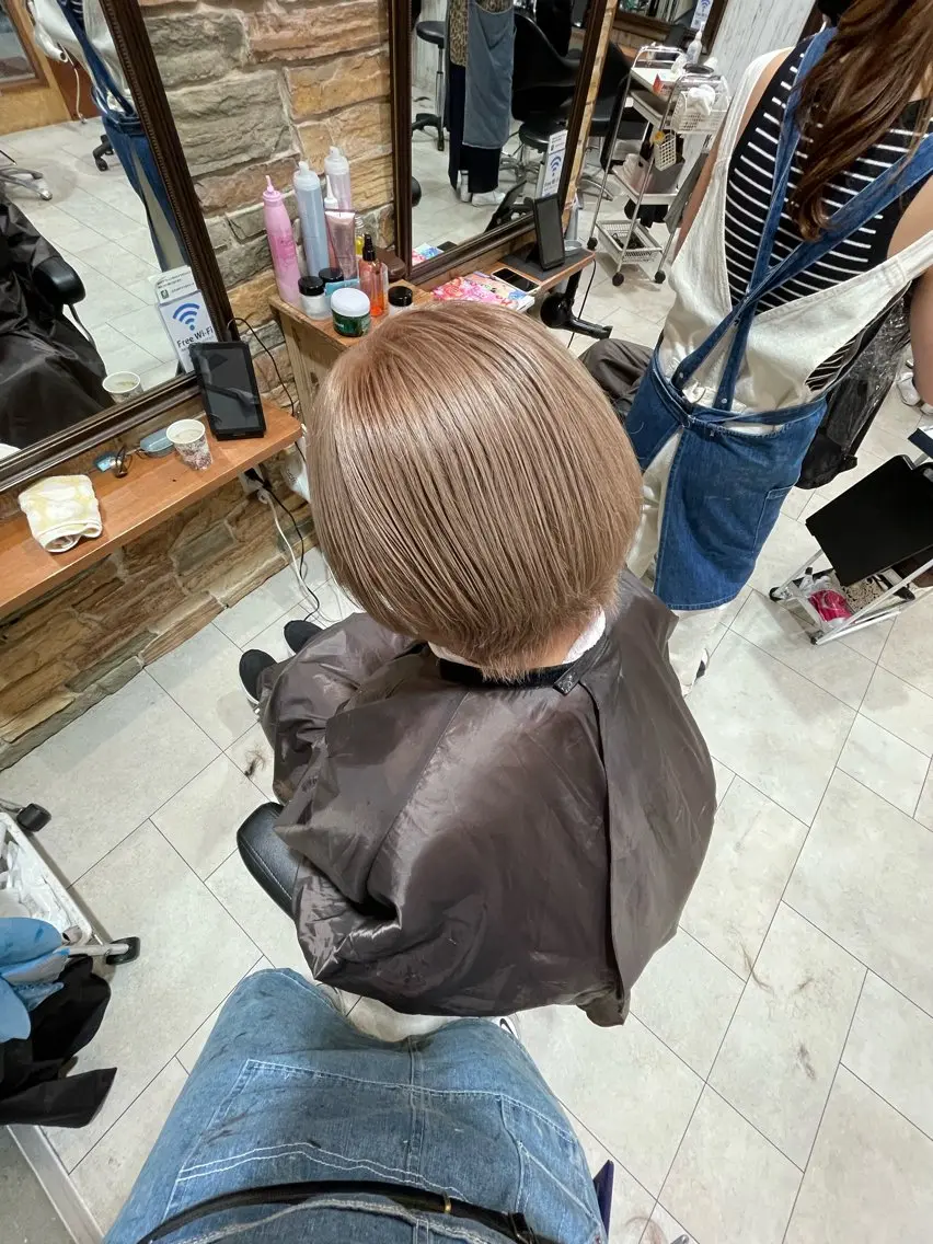 ショート カラー ヘアカラー 六反 仁哉のヘアスタイル