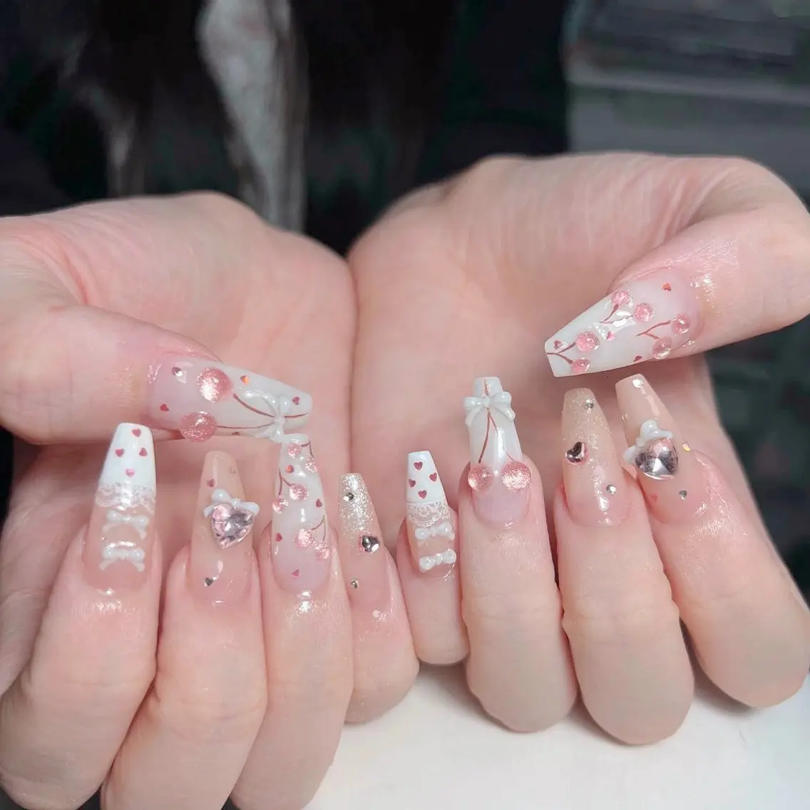 ネイル オーロラネイル クリアネイル 成人式 フラッシュネイル ジェルネイル ハンドネイル Amee Nail Salonのネイルデザイン