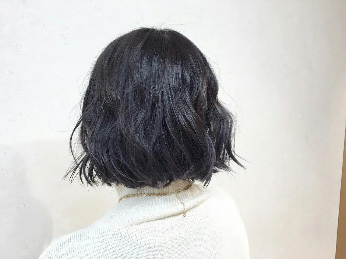 ショート カラー グラデーションカラー グレージュ バイオレットカラー 透明感ハイライト◎ 伊藤夏海のヘアスタイル