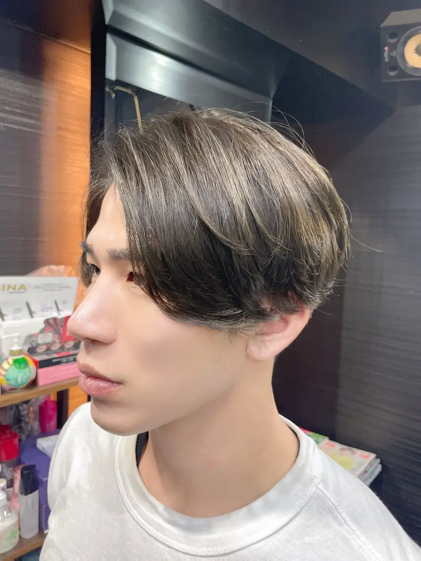 ショート カラー ベージュカラー オリーブベージュ カット ヘアカラー トリートメント 山本 雅由のヘアスタイル