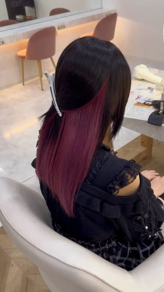 セミロング ヘアカラー 𝜗𝜚ブリーチ ／レイヤー𝜗𝜚のヘアスタイル