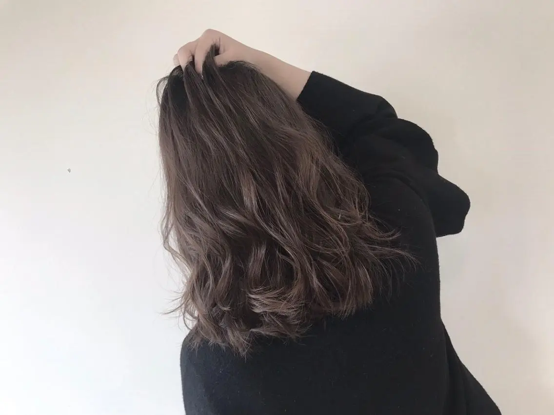 カラー デザインカラー Lienのヘアスタイル