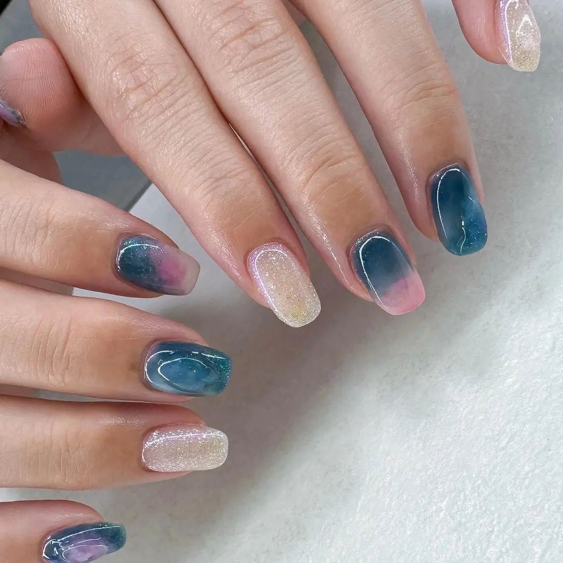 ネイル オーロラネイル ブルー ニュアンスネイル ピンク ぷっくりネイル ハンドネイル pointillé .ayaのネイルデザイン