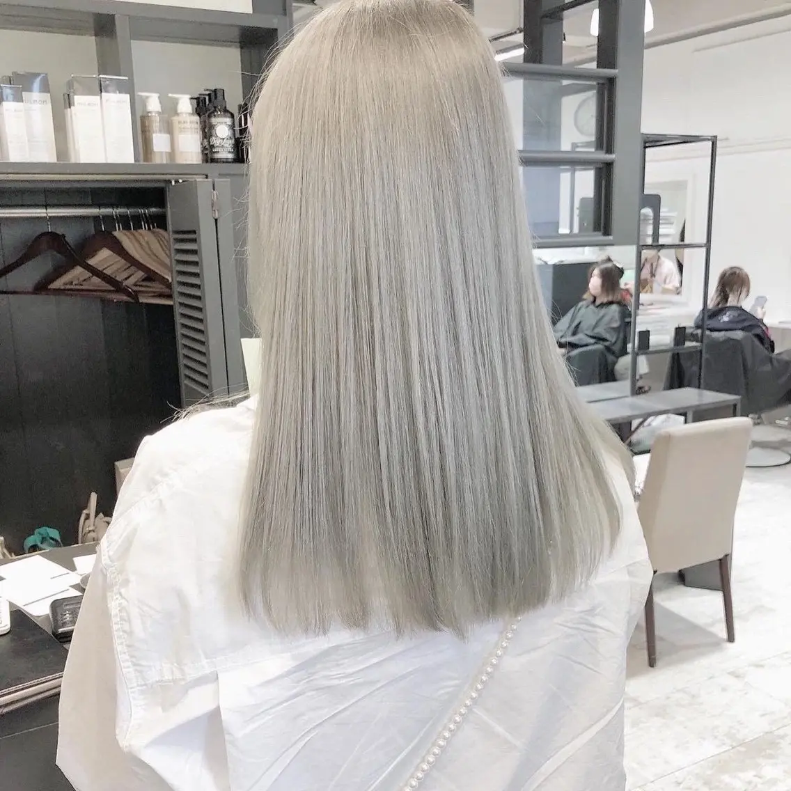 ミディアム カラー シルバー ホワイトシルバー ヘアカラー トリートメント GiseL 博多筑紫口店のヘアスタイル