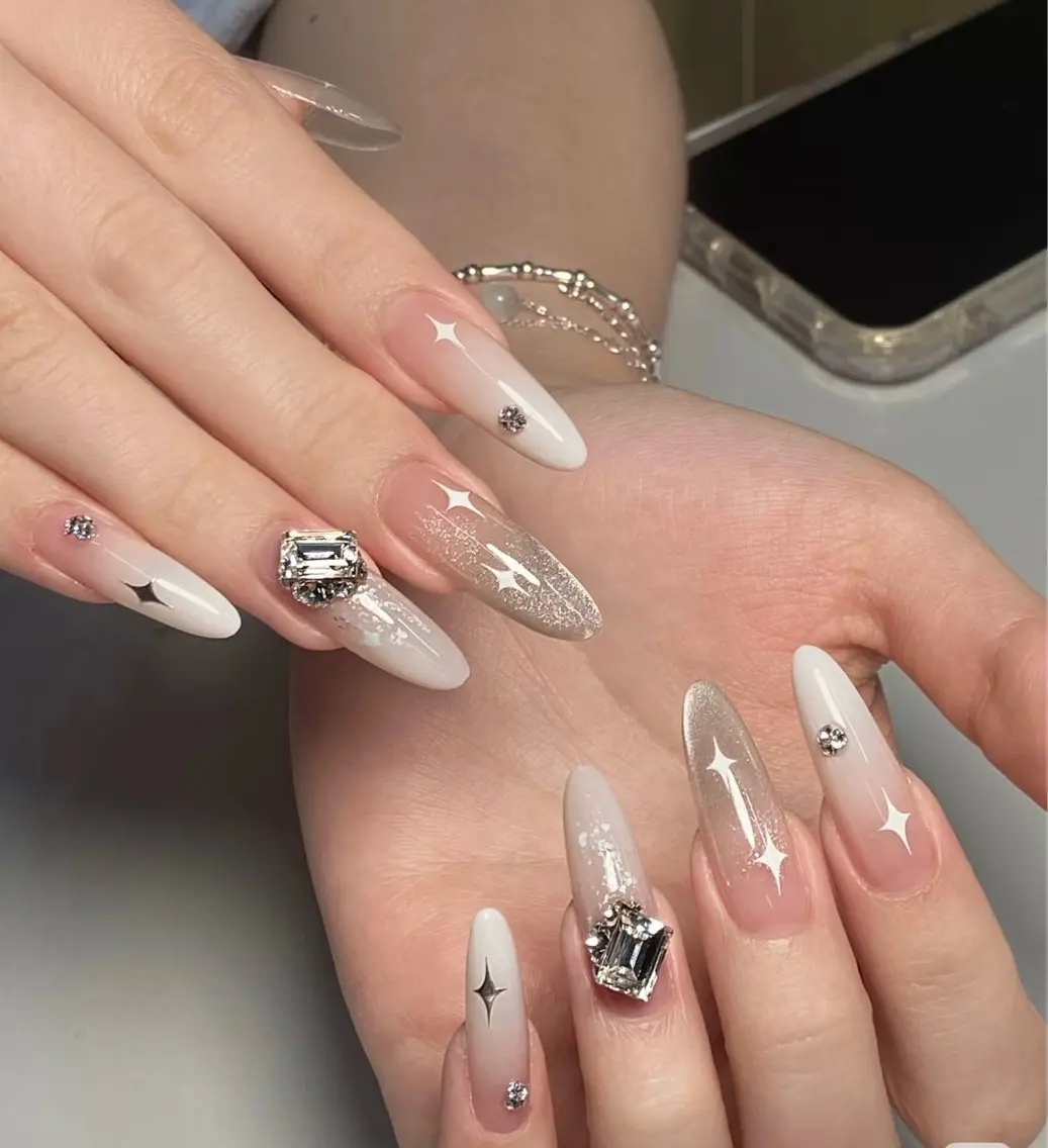 ネイル 里奈 Nailのマツエク・マツパデザイン