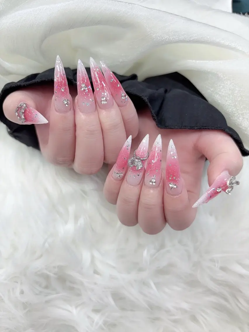 ネイル アートネイル オーロラネイル ボルドー チークネイル フレンチネイル ハンドネイル Sakura Nail Salonのネイルデザイン