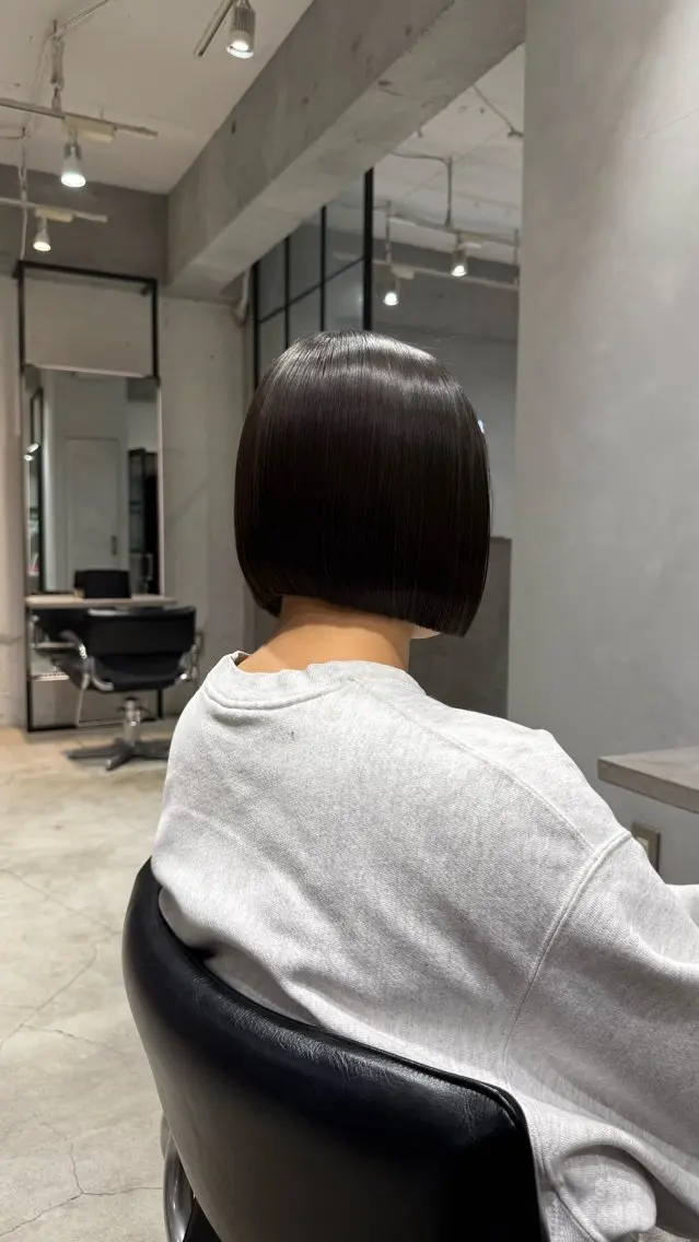 ショート ボブ カット あんな🦋レイヤー カット/透明感カラーのヘアスタイル