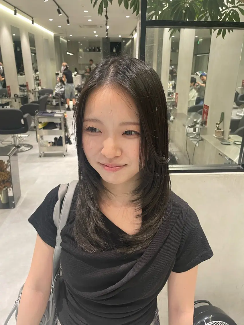 セミロング カット ヘアカラー トリートメント 神戸レイヤーカット 顔周り／骨格診断のヘアスタイル