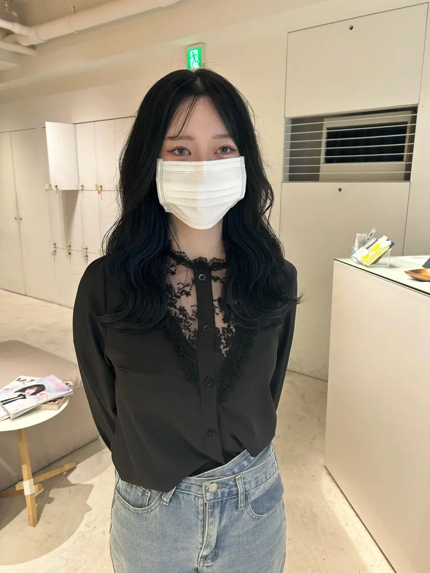 セミロング カラー 黒髪 ブルーカラー ヘアカラー 透明感カラー🫧 nanohaのヘアスタイル