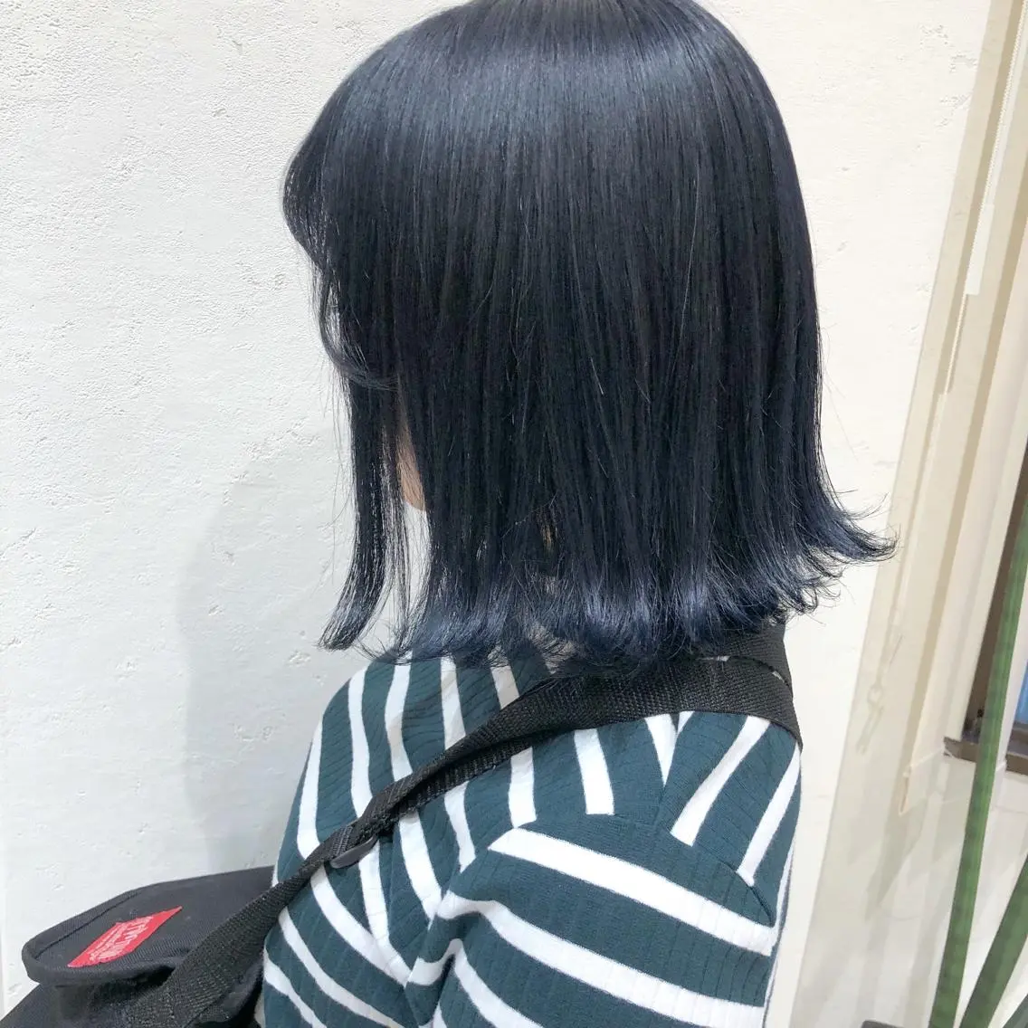 ミディアム カラー パーマ ヘアアレンジ 黒髪 ブルーカラー ブルーブラック ヘアカラー トリートメント ハイトーン特化🤍 浦住のヘアスタイル