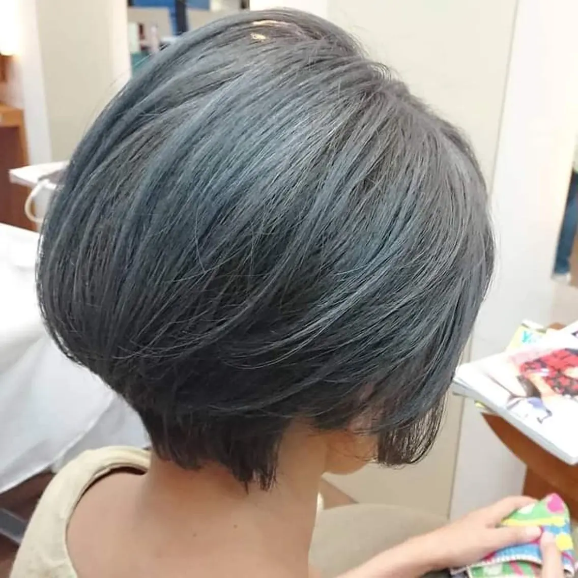 カラー ブルーカラー arteism レイカのヘアスタイル