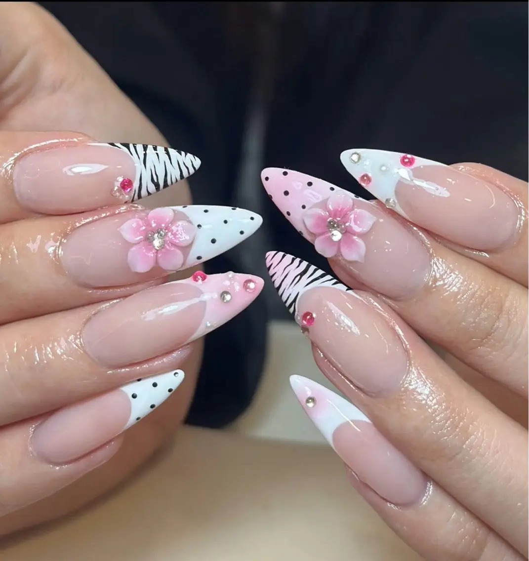 ネイル ハンドネイル フットネイル Rina Mika Nailsのネイルデザイン