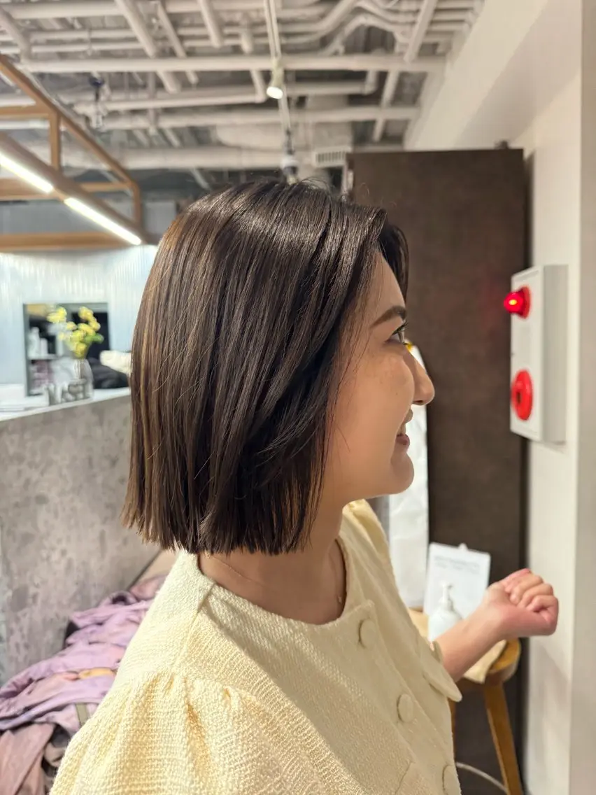 ミディアム まほ/レイヤーカット 🍒🤍透明感カラーのヘアスタイル