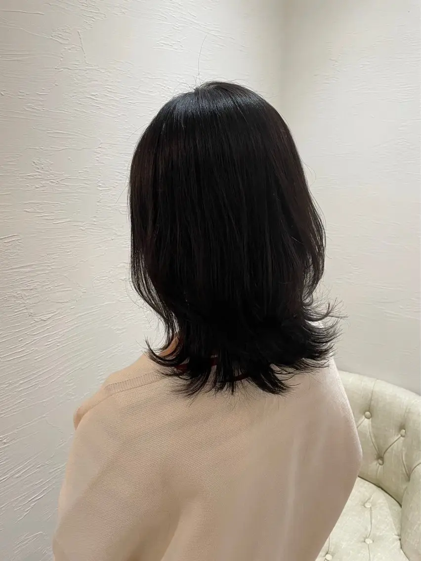ミディアム くびれヘア くびれレイヤー レイヤーカット 堀口 鈴花のヘアスタイル