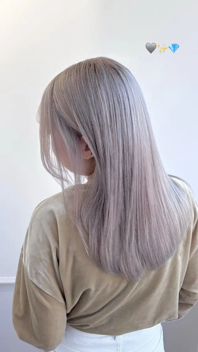 カラー ベージュカラー シルバー シルバーベージュ ニトウ レイナのヘアスタイル