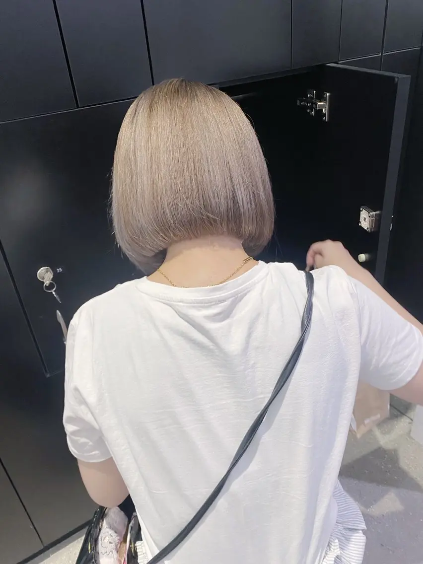 ミディアム カラー hollo 原宿のヘアスタイル