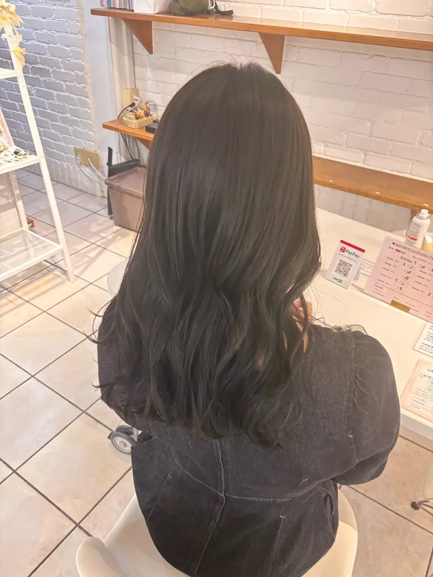 セミロング カラー カワサキ ミクのヘアスタイル