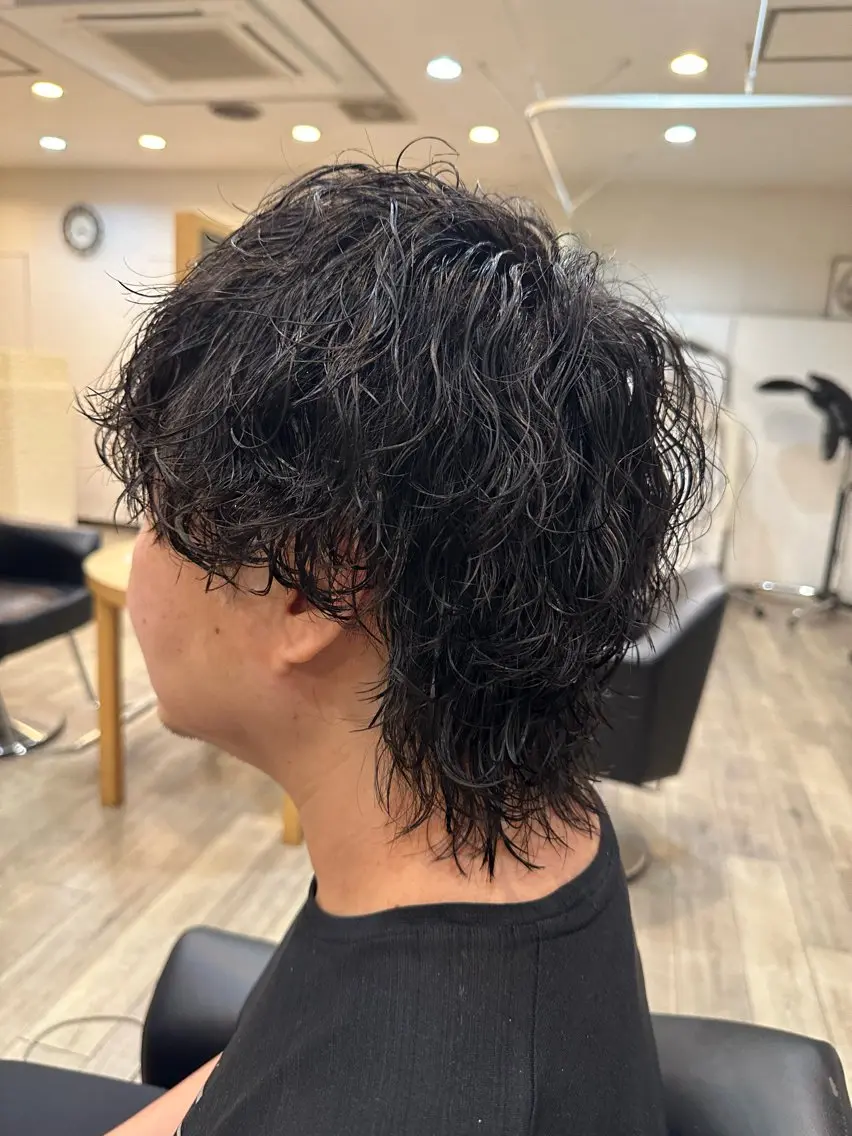 メンズ 波巻きパーマ メンズウルフカット ウルフカット 北村 勇樹のヘアスタイル