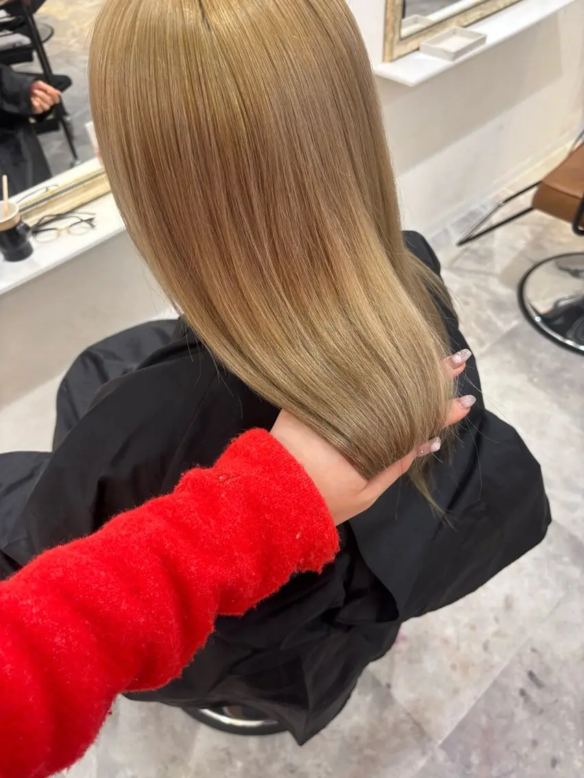 ロング カラー ヘアカラー トリートメント Megu/ベージュ/ 透明感カラーのヘアスタイル