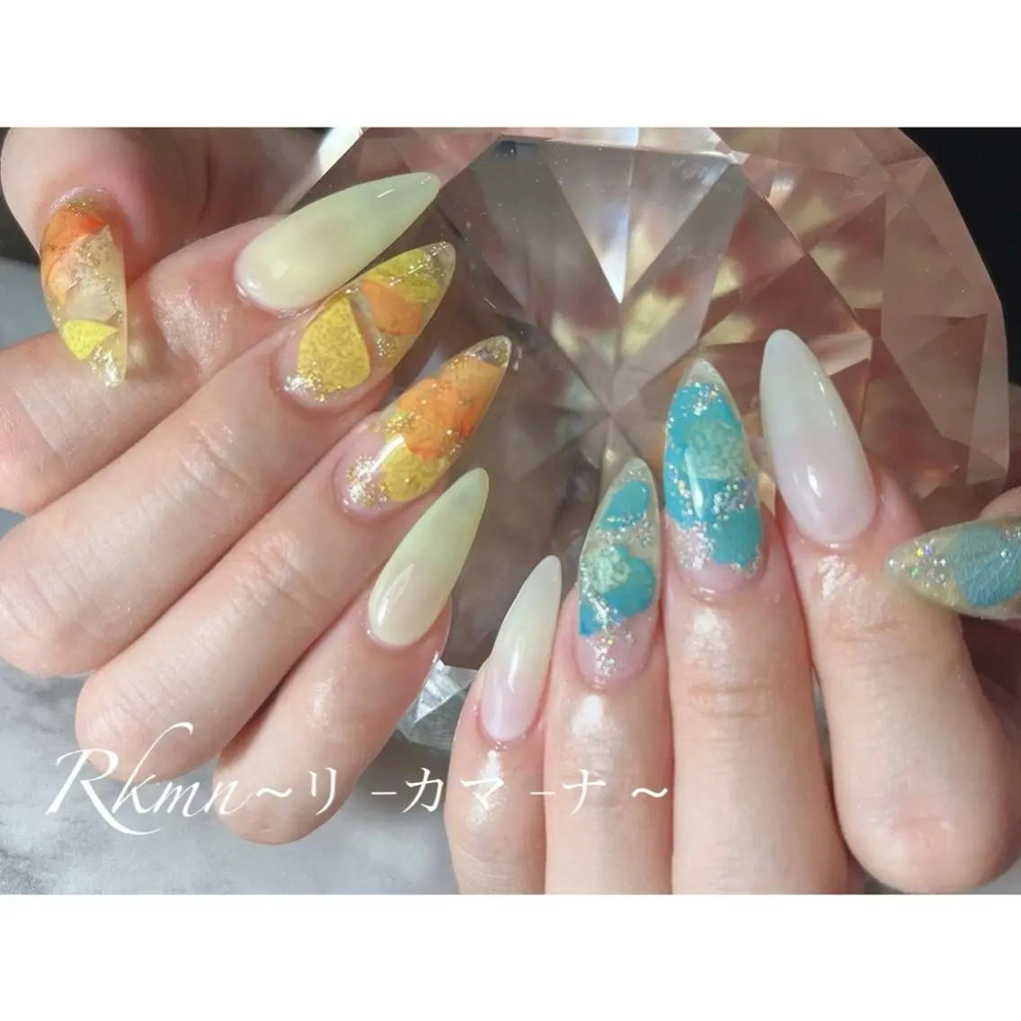 ネイル アートネイル ブルー フラワーネイル 春ネイル 黄色 ハンドネイル フットネイル ハンドケア Rkmn ~リ-カマ-ナ~のネイルデザイン