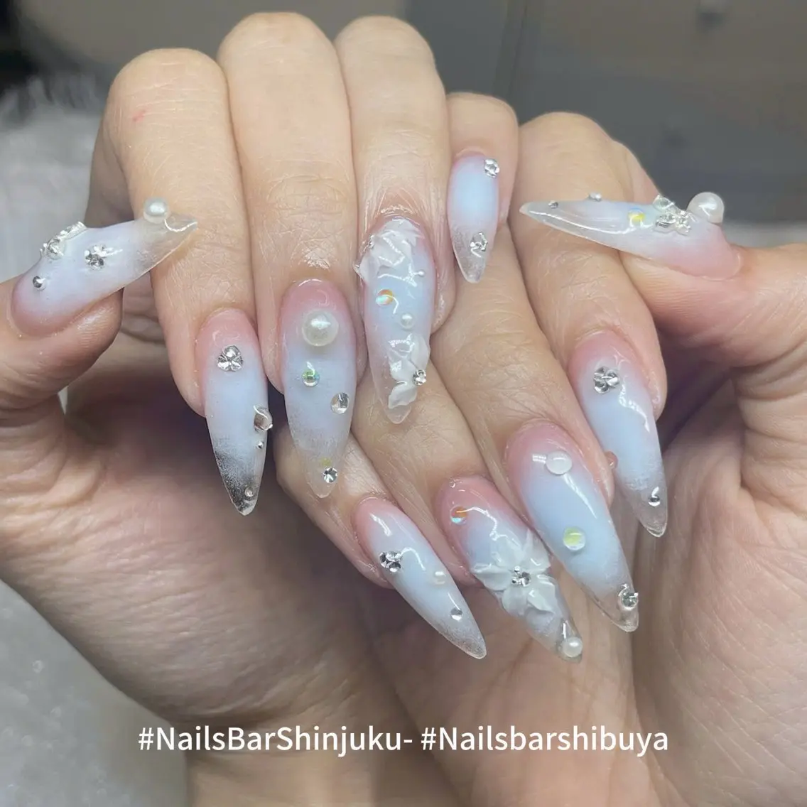 ネイル ボルドー ブラウン チークネイル ドット フットネイル NAILS BAR SHINJUKUのネイルデザイン