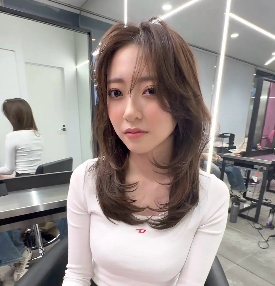 セミロング カラー 小林 彩音のヘアスタイル