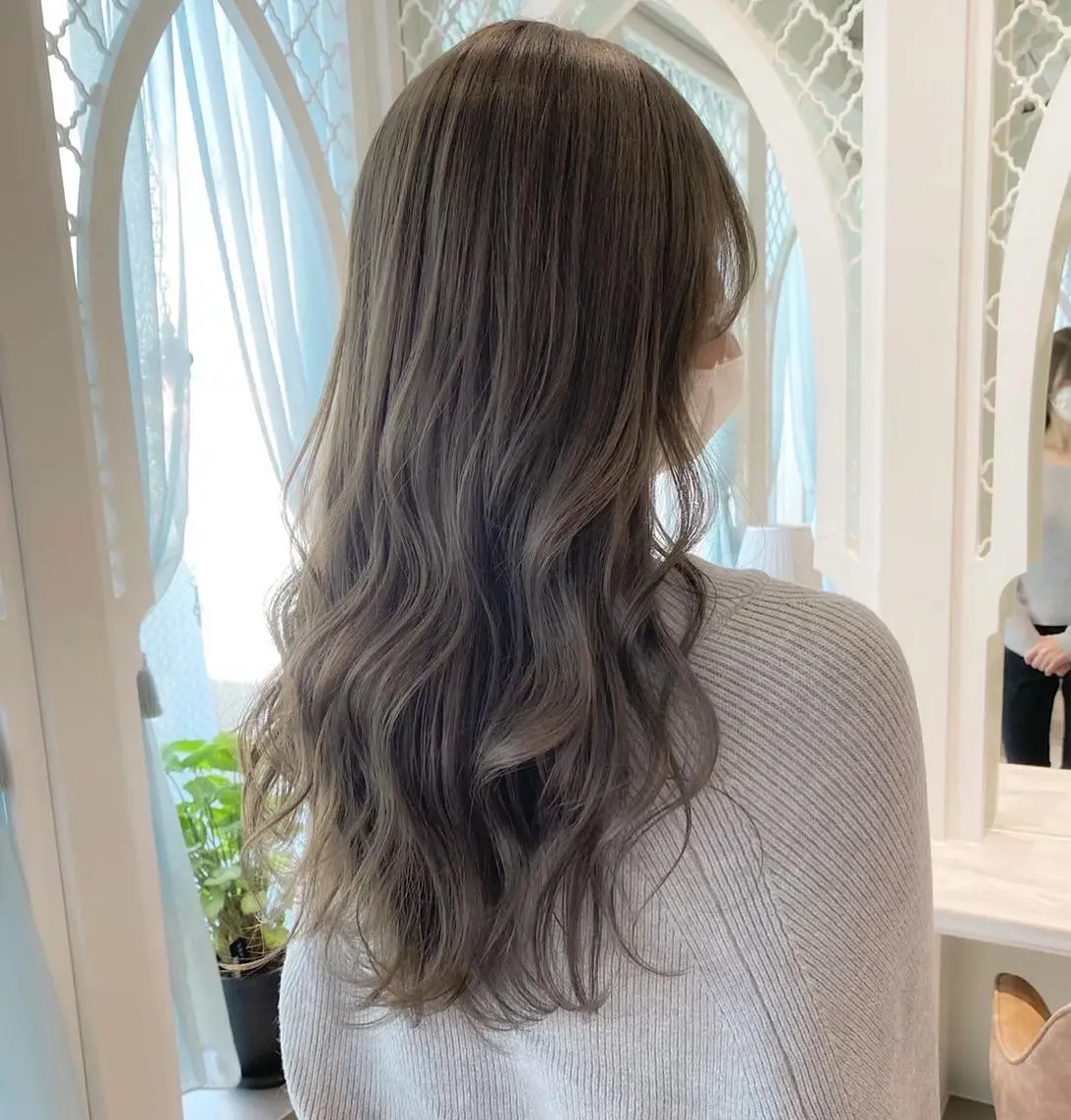 ロング カラー ベージュカラー 黒髪 ブリーチ ブルーカラー ブルーブラック カット ヘアカラー トリートメント 木屋元一/縮毛矯正 /前髪/レイヤーのヘアスタイル