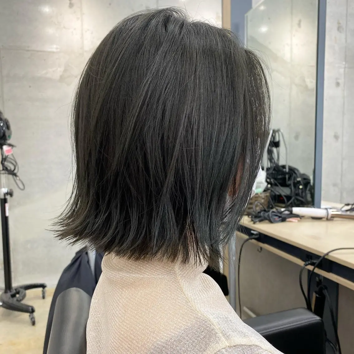 ショート カラー オリーブ/アッシュ やわらか透明感カラーのヘアスタイル