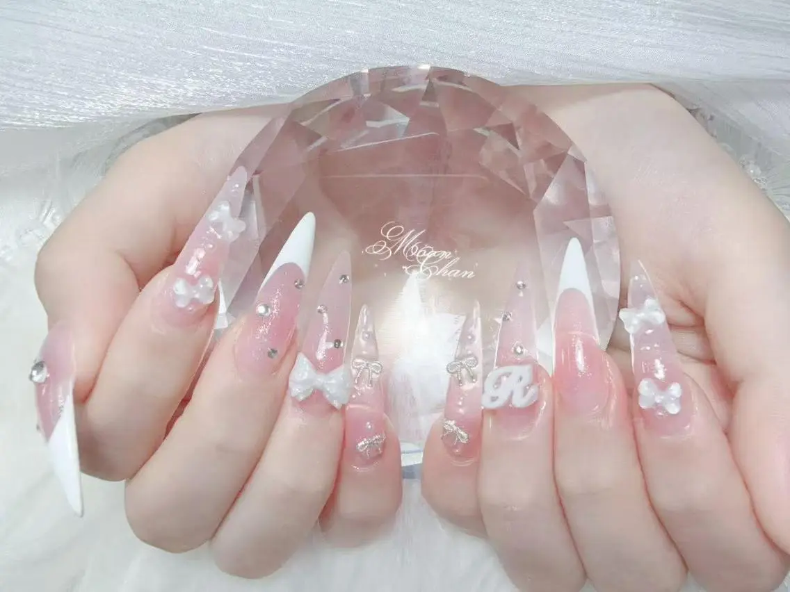 ネイル 長さ出し キラキラネイル 韓国ネイル ロングネイル 持ち込み ハンドネイル ハンドケア MochiMochi 🎀新宿／長さ出しのネイルデザイン