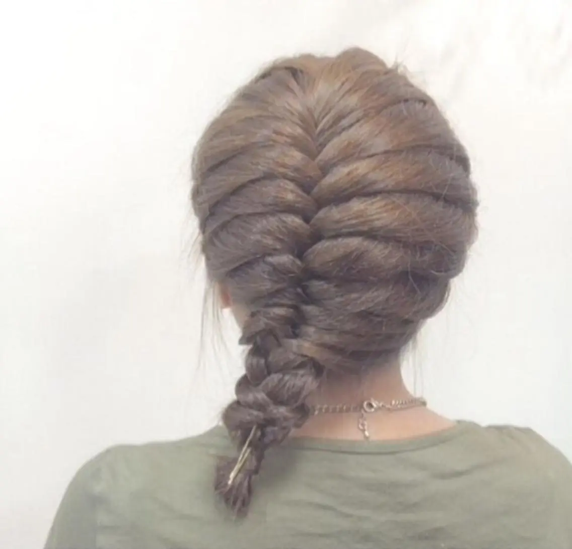 カラー セミロング ヘアアレンジ アッシュ 佐藤 美咲のヘアスタイル
