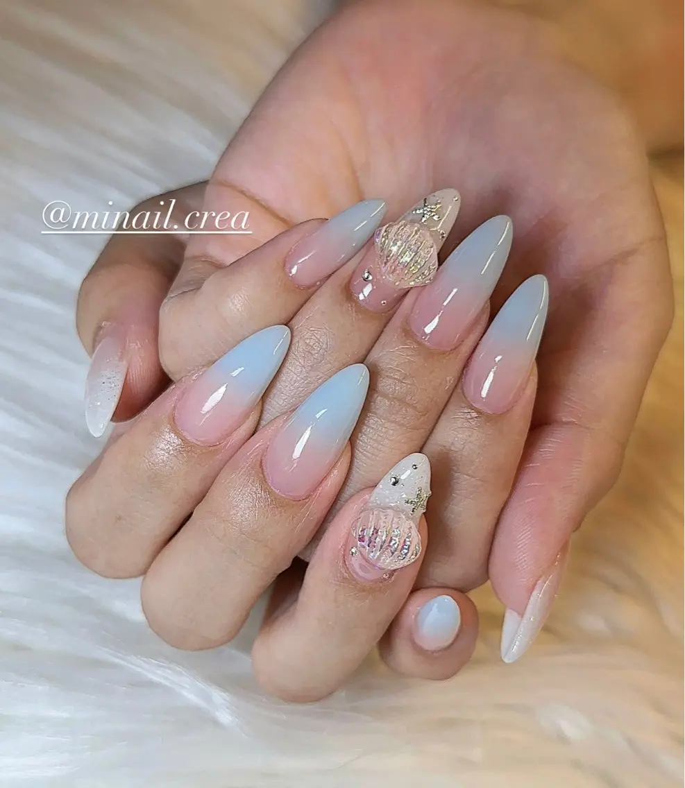 ネイル ブルー グラデーション ラメ(グリッター) ラメグラデーション ロングネイル CReA nailのネイルデザイン