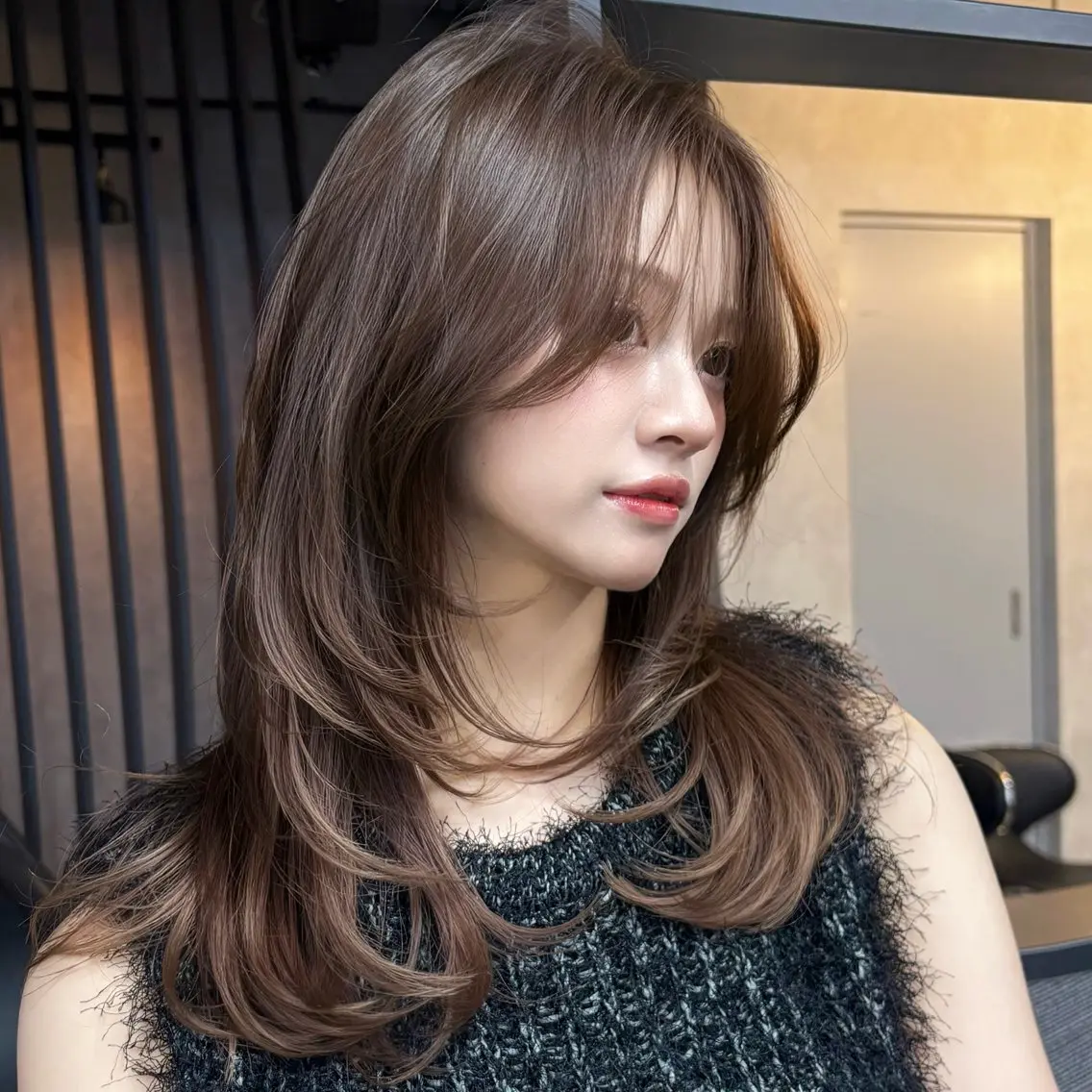セミロング カラー カット ヘアカラー トリートメント 新宿/レイヤーカット 髪質改善/小顔見せのヘアスタイル