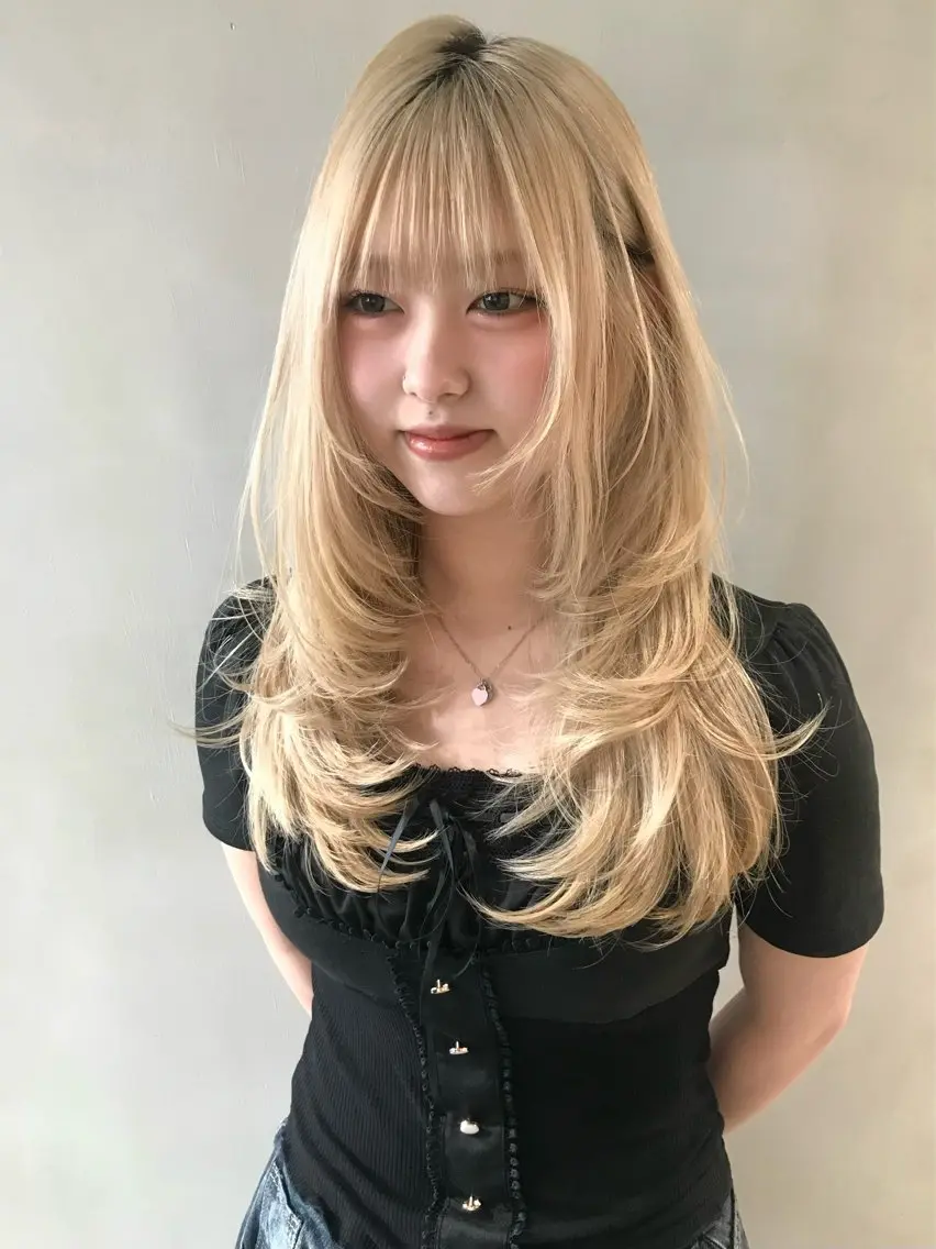 ロング カット ハイトーン fev/Rionのヘアスタイル