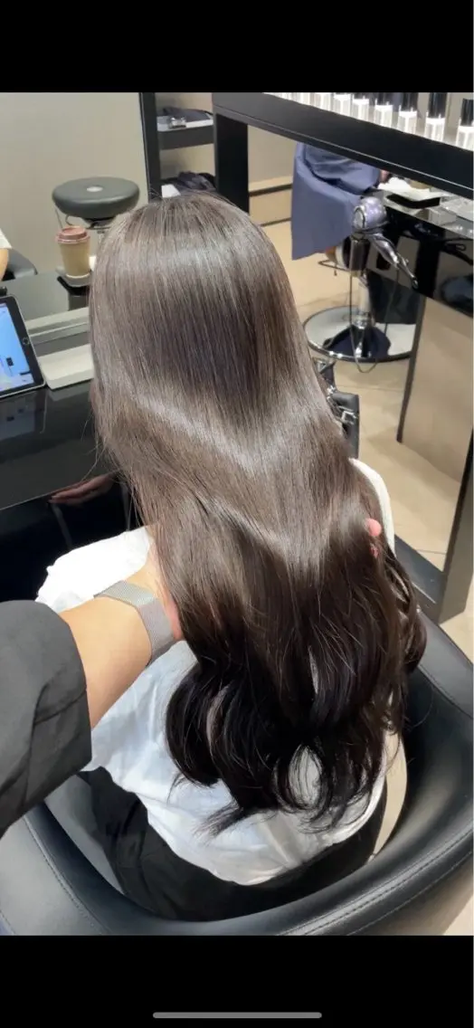 ロング 似合わせカット カット ヘアカラー トリートメント 井本翔太.髪質改善. ベージュ.グレージュのヘアスタイル