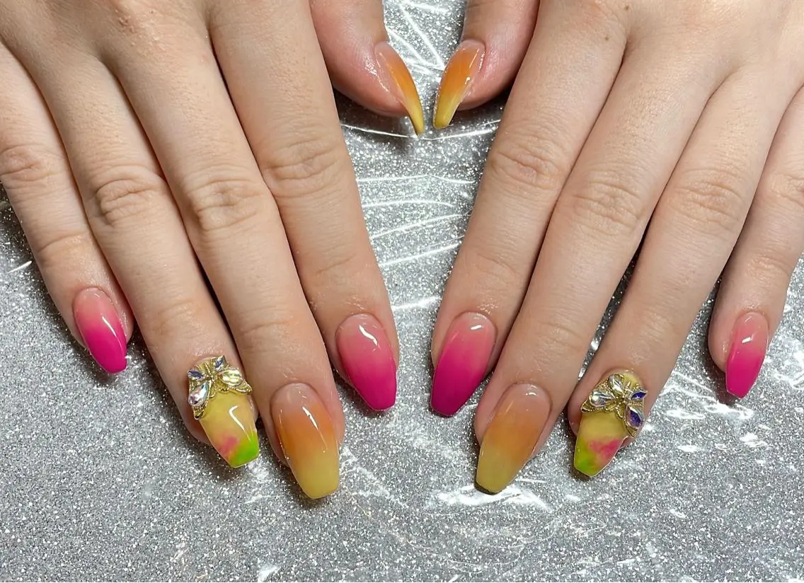 ネイル ハンドネイル VIERU 🌈🎀💖のネイルデザイン