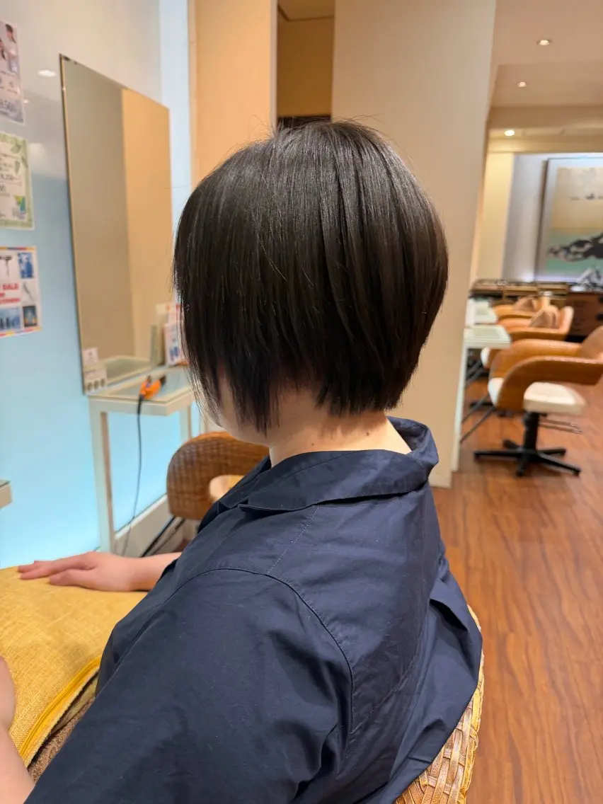 ショート moe  美髪矯正 ツヤツヤストレートのヘアスタイル