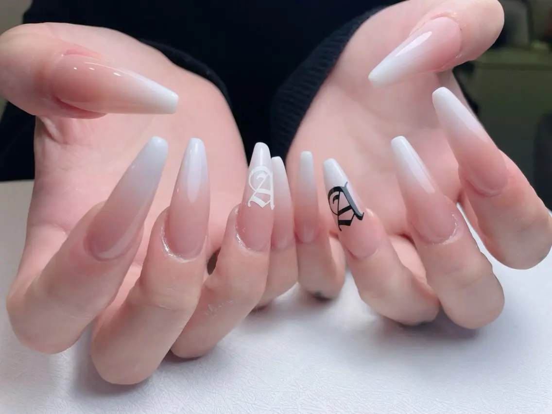 ネイル フレンチネイル ジェルネイル ガーリー ガラスフレンチ グラデーション 中野駅から2分 MEO NAILのネイルデザイン