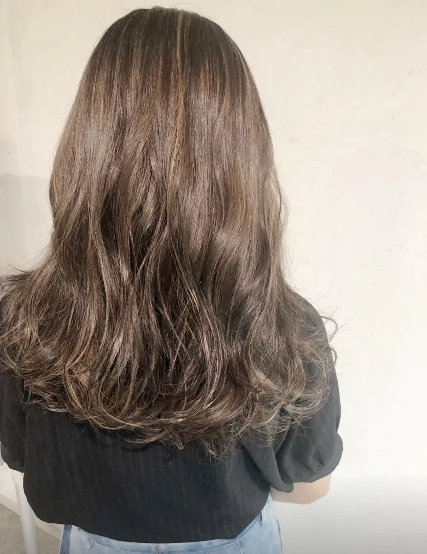 セミロング カラー ベージュカラー ハイライトカラー ハイライト 主婦の味方:パパ スタイリスト加藤大貴のヘアスタイル