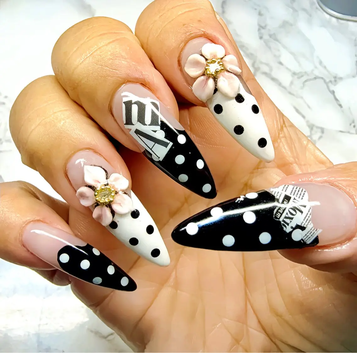 ネイル アートネイル チークネイル フレンチネイル 氷ネイル・うるうるネイル キラキラネイル Mai’s nailのネイルデザイン