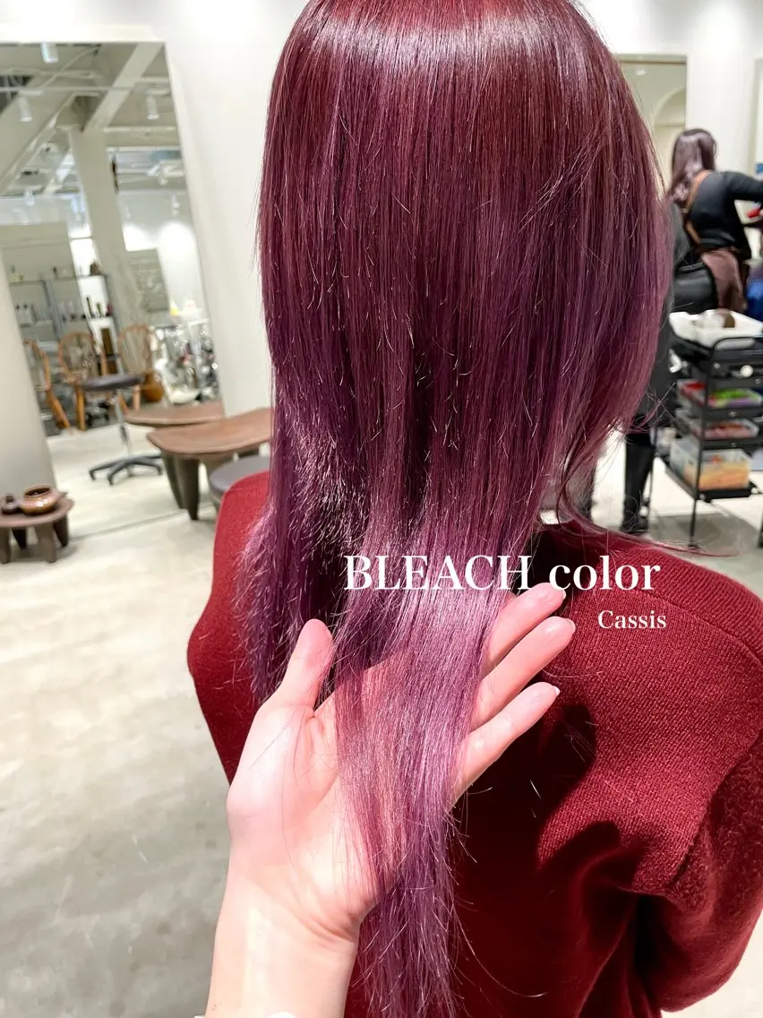 セミロング カラー カシス ピンクカラー 峯崎 葵のヘアスタイル