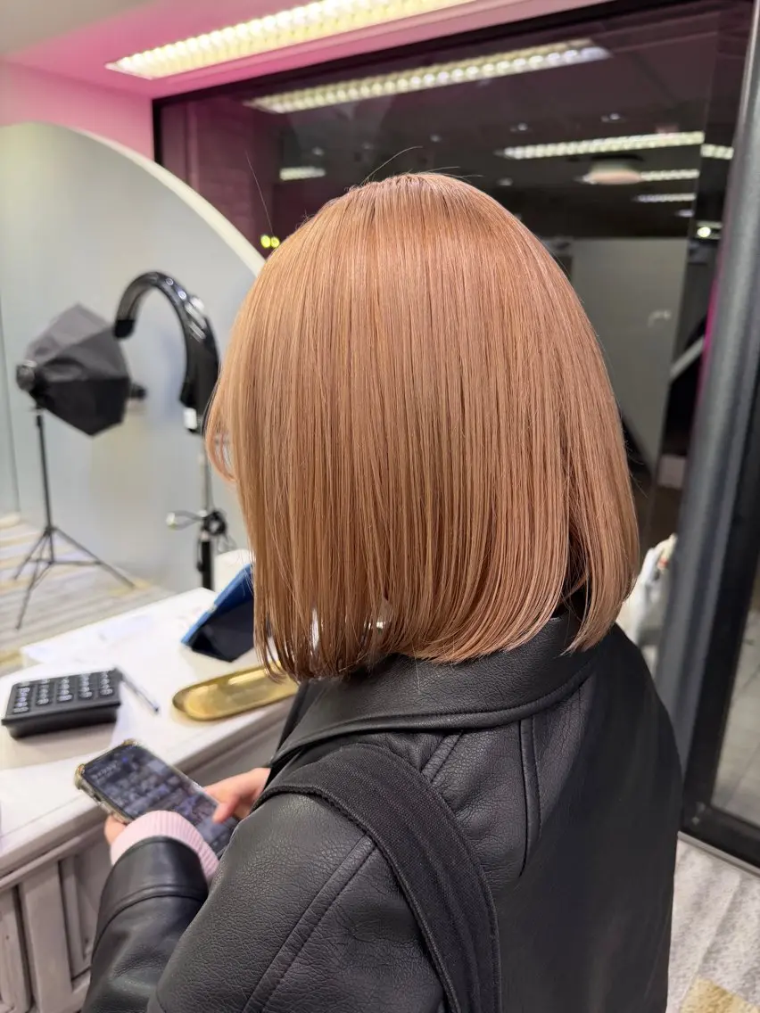 カラー ベージュカラー ブリーチ ハイトーンカラー ミルクティーベージュ ヘアカラー 鈴木 ねねのヘアスタイル