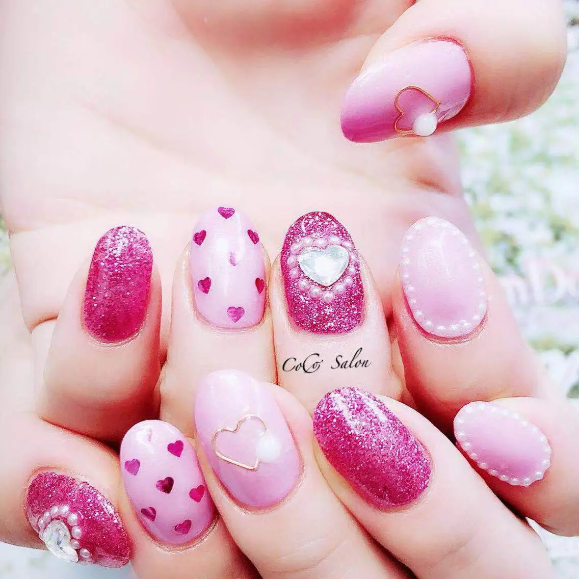 ネイル ハート キラキラネイル ピンク バレンタイン CoCoSalon ネイル/まつ毛予約のネイルデザイン