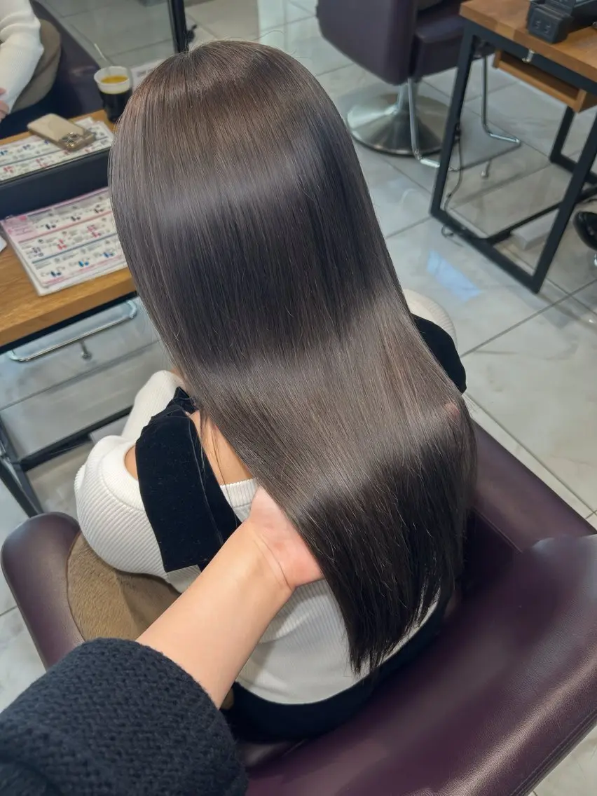 カラー グレージュ オリーブグレージュ オリーブグレー ヘアカラー トリートメント ️💜akari💜 ハイトーン/レイヤーのヘアスタイル