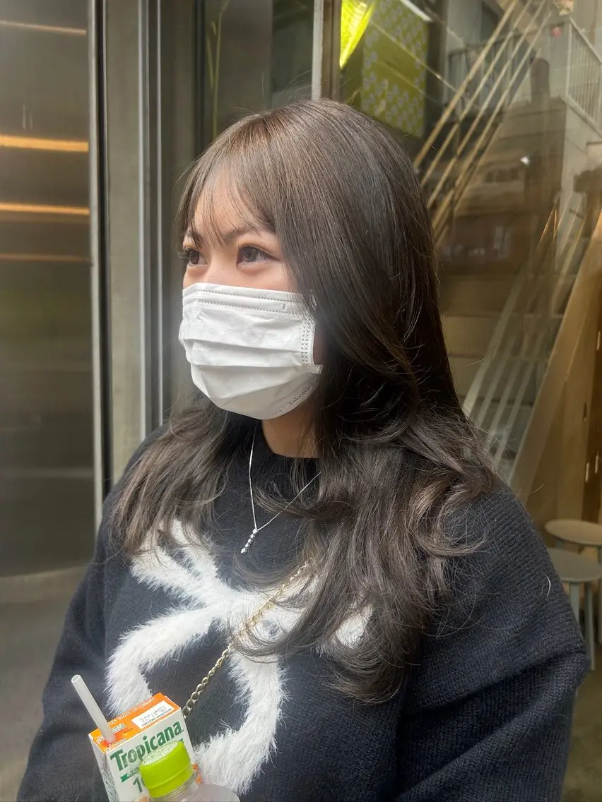 ロング アッシュ アッシュグレー 橋本 彩音のヘアスタイル
