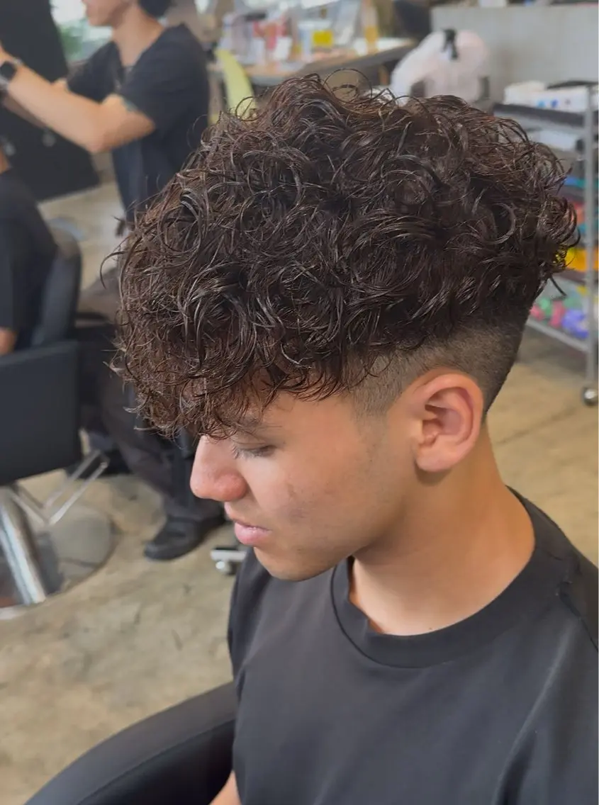 ショート パーマ メンズ スペインカール カット パーマ 🔥メンズ圧倒的人気 ROOOMEN松田隆のヘアスタイル